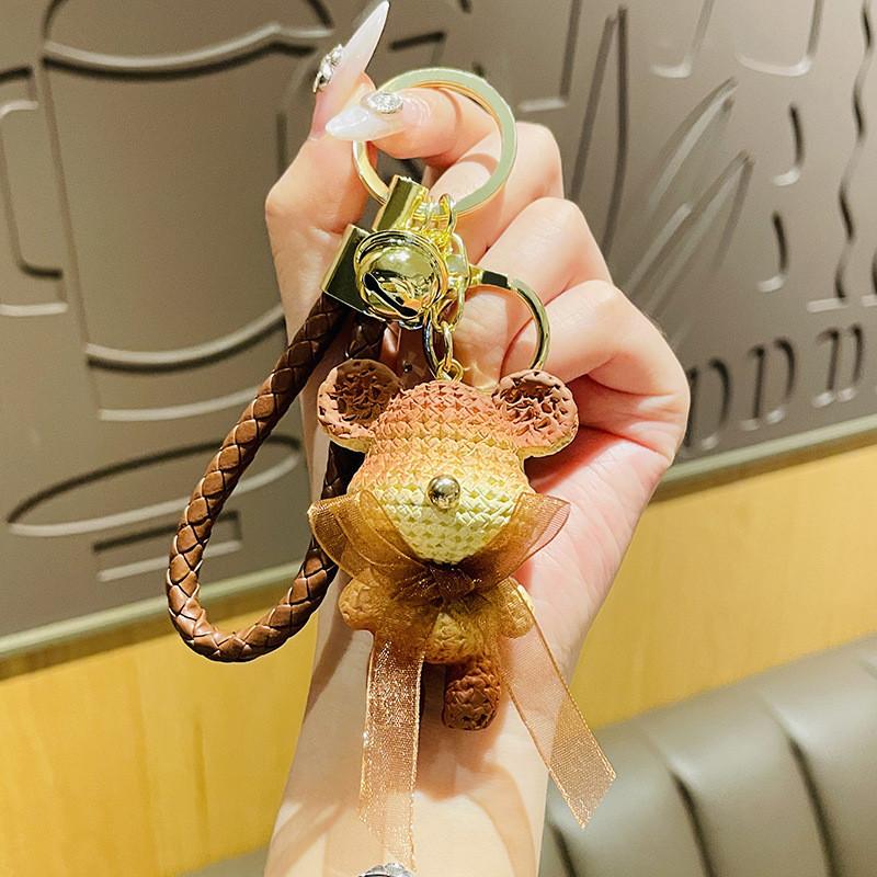 

Whimsical Yarn Gradient Bear Resin Keychain Ideal For Festivals And Special Occasions коричневый