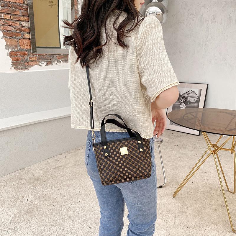 Women's bag, new spring and summer temperament, retro oblique span bucket bag, a portable underlay flower bucket