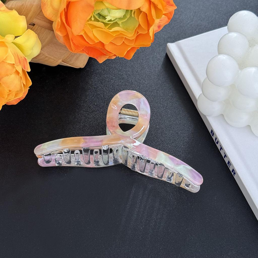 Fashionable Large And Small Acrylic Hair Claw Clips For Trendy Hairstyles