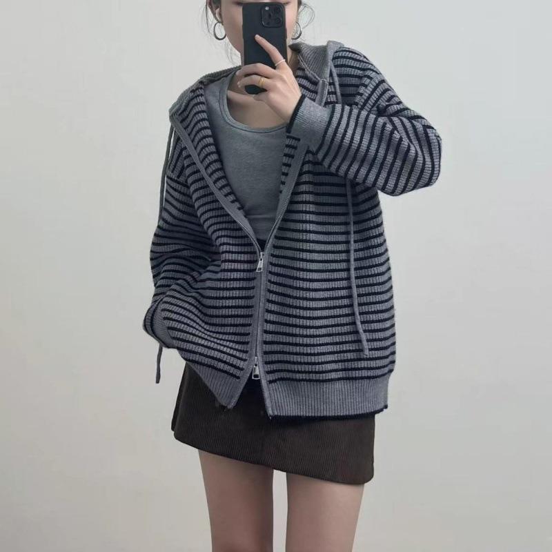 Autumn and Winter New Tops Contrasting Colors Striped Knitted Cardigan Women's Loose Sweater Design Sense Women's Hoodie Jacket