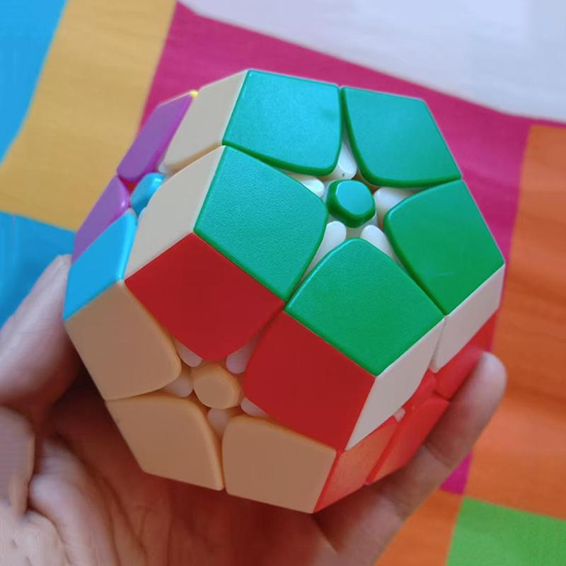 Kids Educational Gifts Megaminx 2x2x2 Twelve Sided Speed Cube Pentagonal Dodecahedron Difficult Brain Teaser Puzzles Toys