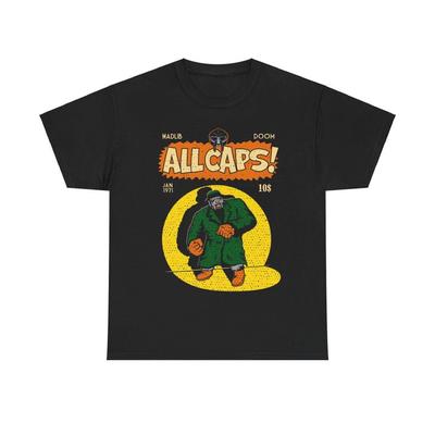 Maglietta unisex in cotone pesante 230 g/m², 100% cotone, scritta "Mf Doom" con le iniziali "Madlib Madvillain King Geedorah Viktor Vaughn Dangerdoom Czarface Danger Mouse".