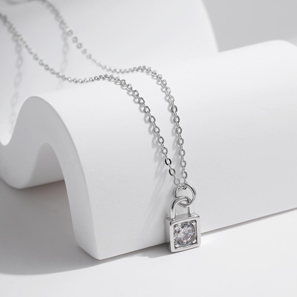 MODIAN 0.5 Carat D Color Moissanite Lock Pendant Necklace For Women 925 Silver Party Stackable Fine Jewelry With Boxes