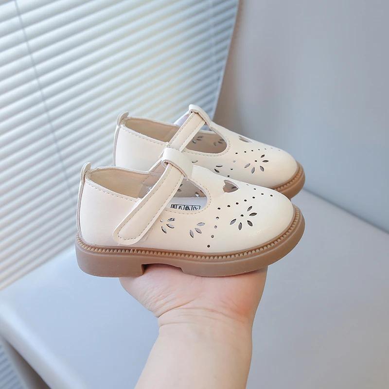 Girls Leather Shoes Heart Hollow Princess Sweet Classic Cut-outs Breathable T-strap 2025 Spring Summer New Kids Flats Chic Soft