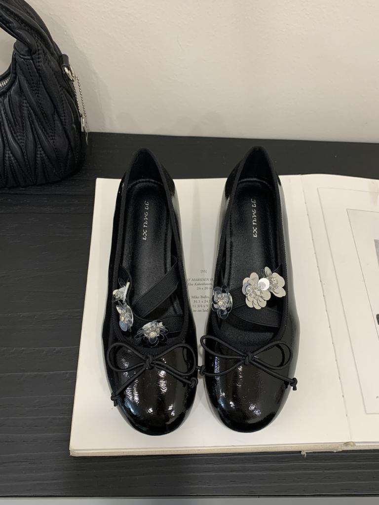 2025 autumn new women's shoes three-dimensional flower round head single shoes inner height increase Mary Jane