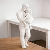 Kreative Vater und Mädchen Statuen Stehend Nordischer Stil Ornamente Umarmende Kinder Skulptur Vatertag