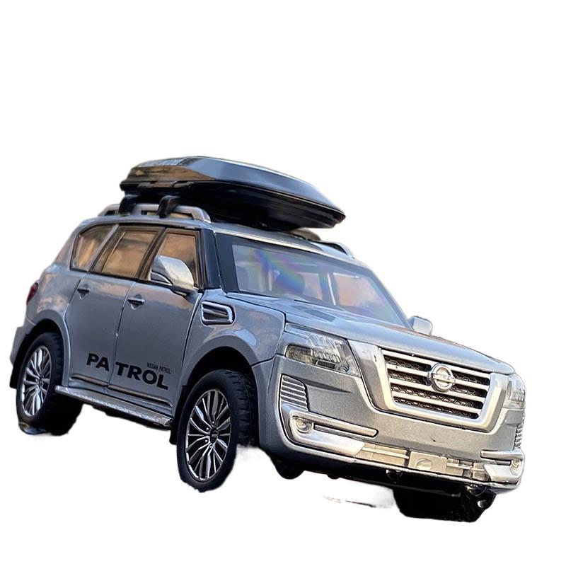 

1/32 Nissan Patrol SUV Модель автомобиля из литого металла Игрушечные внедорожники Модель Моделирование Коллекция Звук и Свет Подарок для детей серебряный