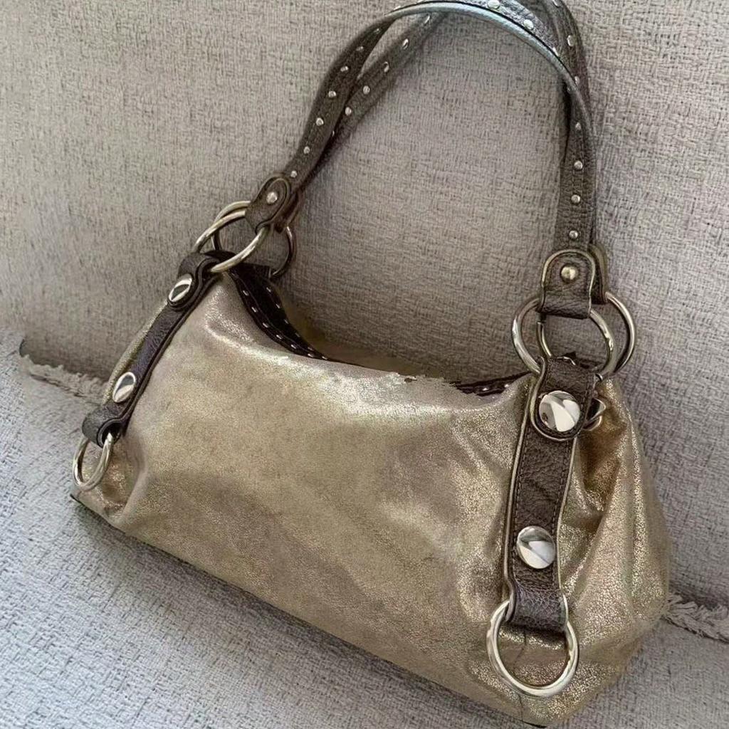 Hand-held Bag with Shoulder Strap for Ladies, Stylish and Sophisticated, with A Tote Style Design.