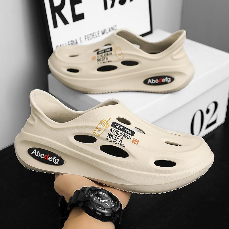 2025 New Hole Shoes Men's and Women's Summer Foot Cover Beach Wading Shoes Bag Head Fashion Versatile Breathable Coconut Shoes