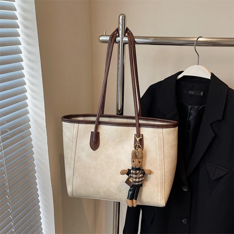 New fashionable large-capacity bag women's summer versatile shoulder bag casual retro class commuter tote bag