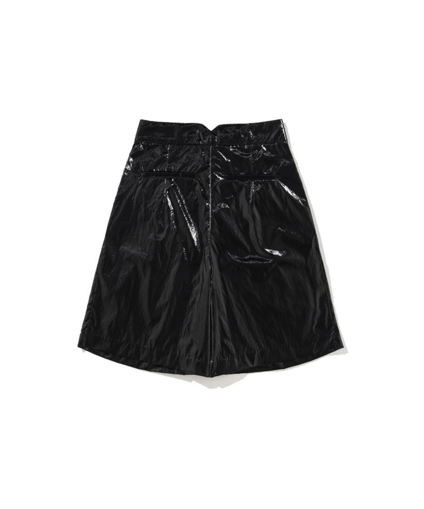 ERER Box-Pleat Faux Leather Shorts Black