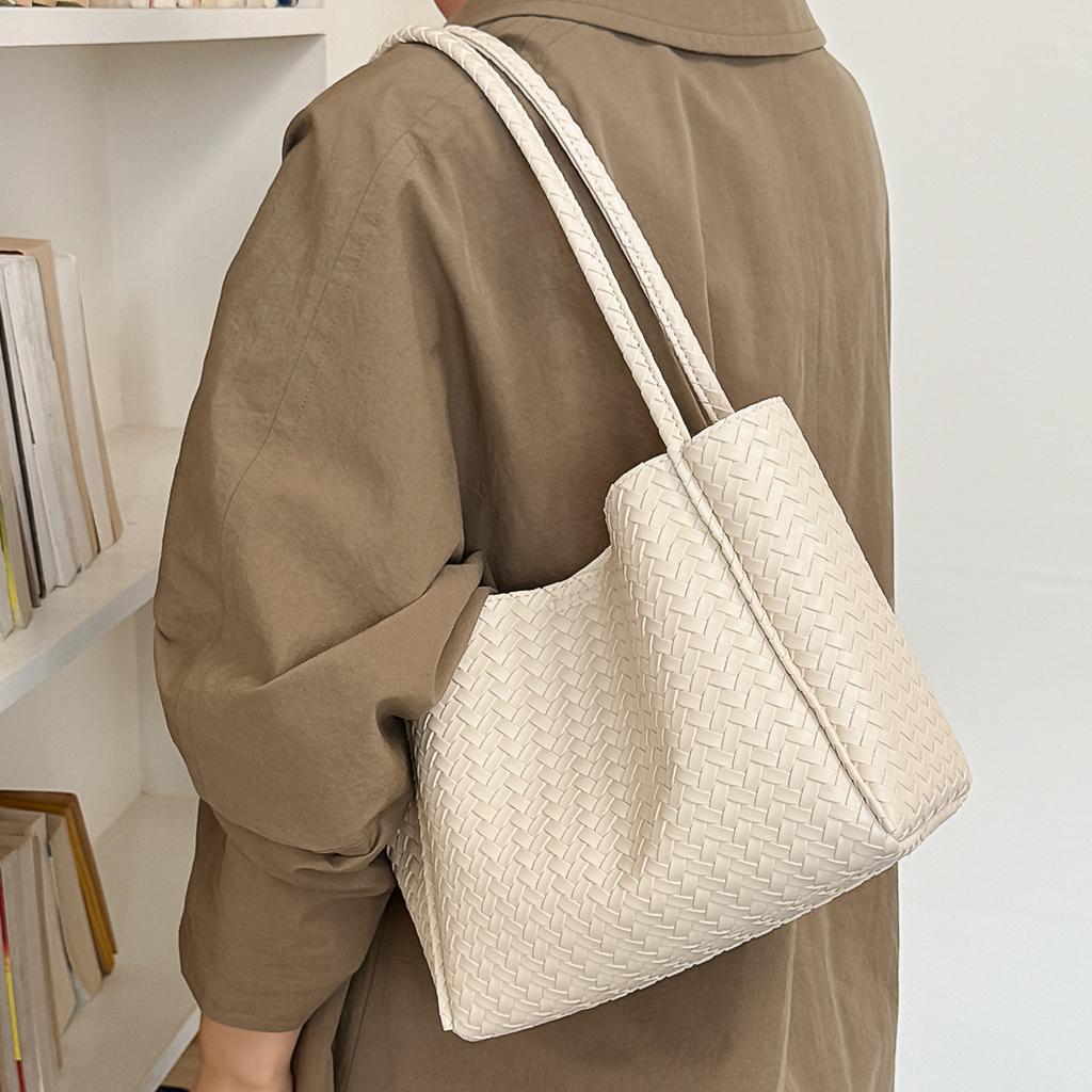 Fashion Tote Bag - Large Capacity Women's Shoulder Bag - Retro Woven Texture Tote Bag