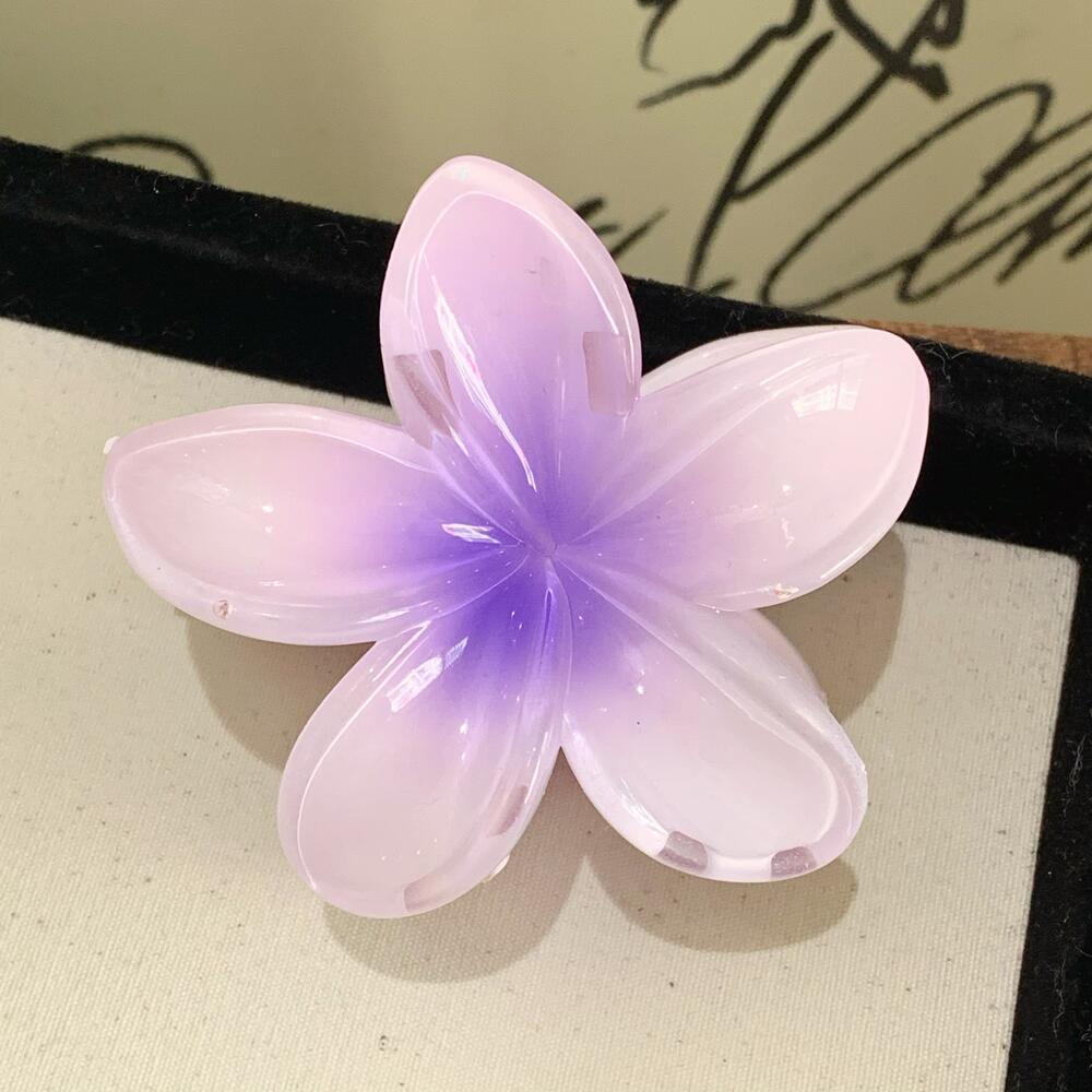 Clips Colorat Frangipani Gradient pentru Femei - Accesoriu de Păr cu Floare în Culori Bomboană
