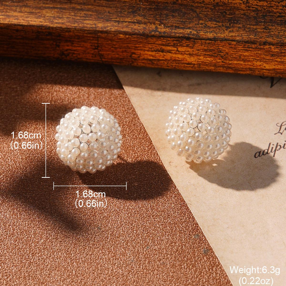 

Medieval painted pearl earrings retro vintage fringed French niche design love light luxury stud earrings silver needle