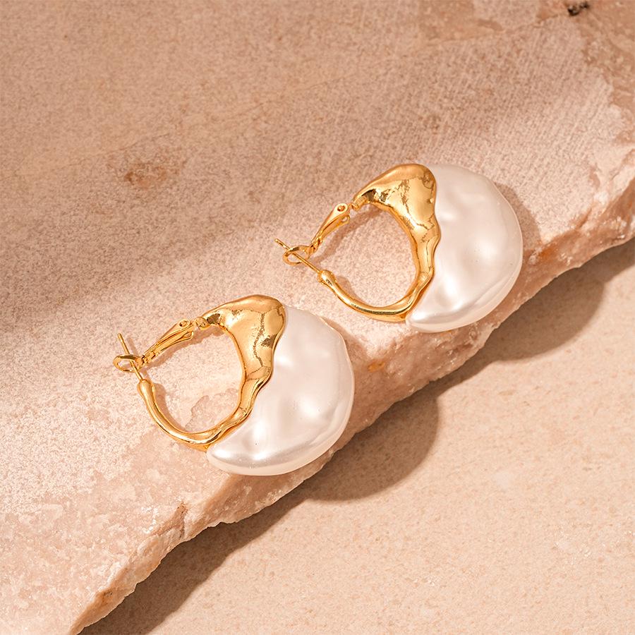 Retro Pearl Geometric Earrings – Fashionable French-Inspired Design for Women