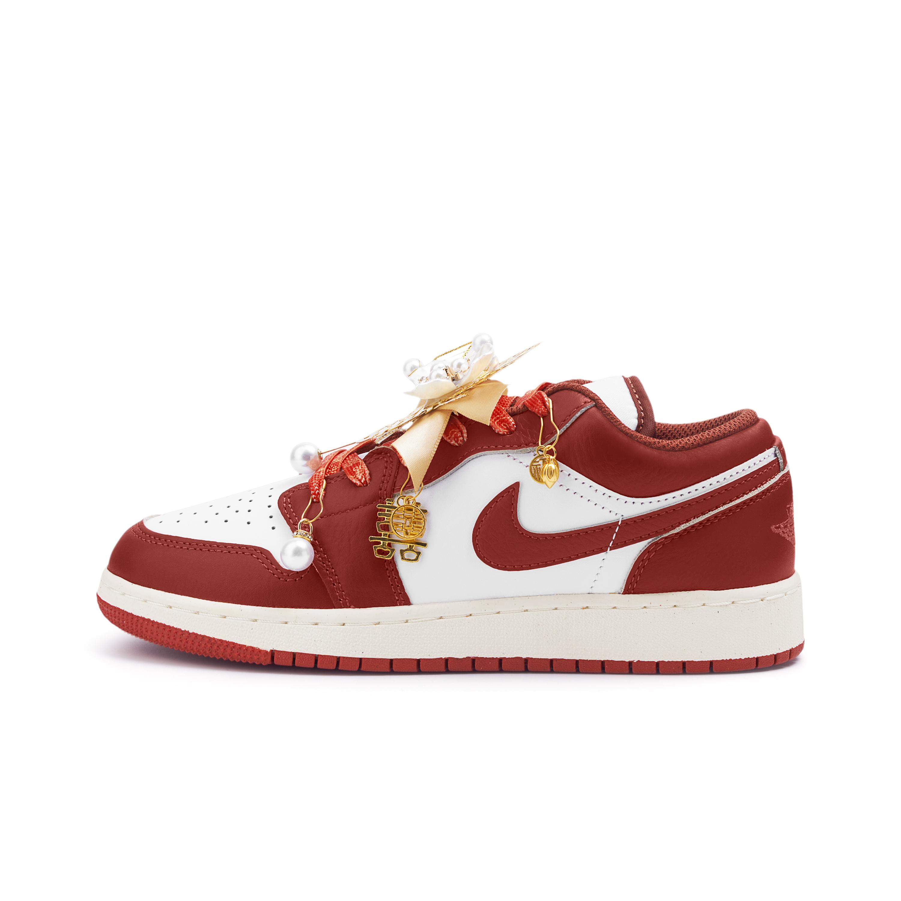 

Jordan Air Jordan 1 Slip Resistant Abrasion Resistant Low top Vintage Basketball Shoes Women s Red FJ3465-160(Team746-) 36