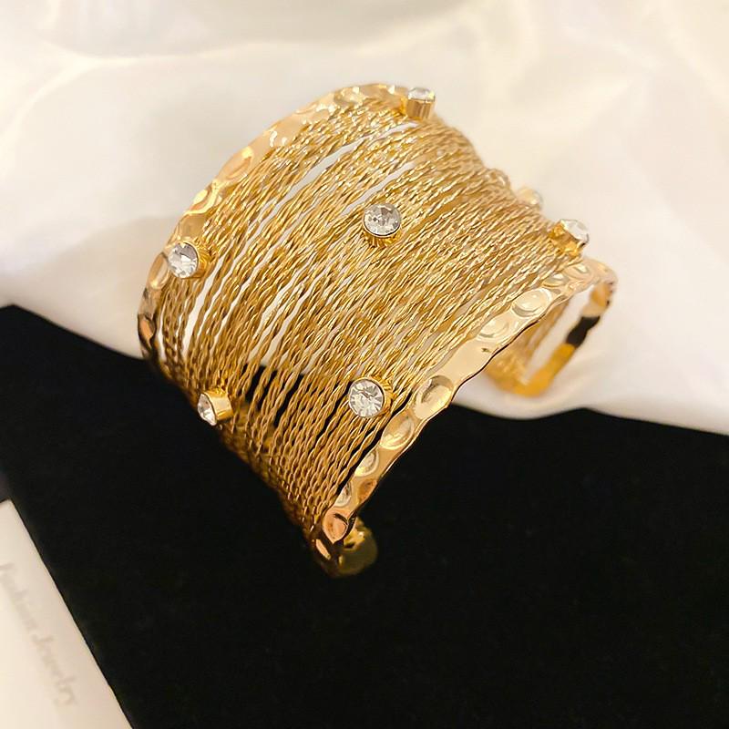 European-American Geometric Metallic Open Bangle: Simple, Versatile, Niche Design Bracelet