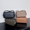 Bolsa de almofada de couro tecida à mão, bolsa para câmera, bolsa quadrada pequena com aba, alça de ombro com nó, bolsa versátil de ombro único, transversal para mulheres