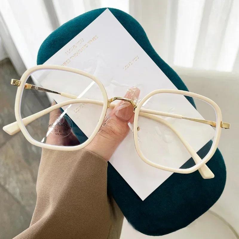 Women's Style Fashion Myopia Glasses Trendy Retro Blue Light Blocking Glasses for Ladies Men Square Clear Near Sight Eyeglasses