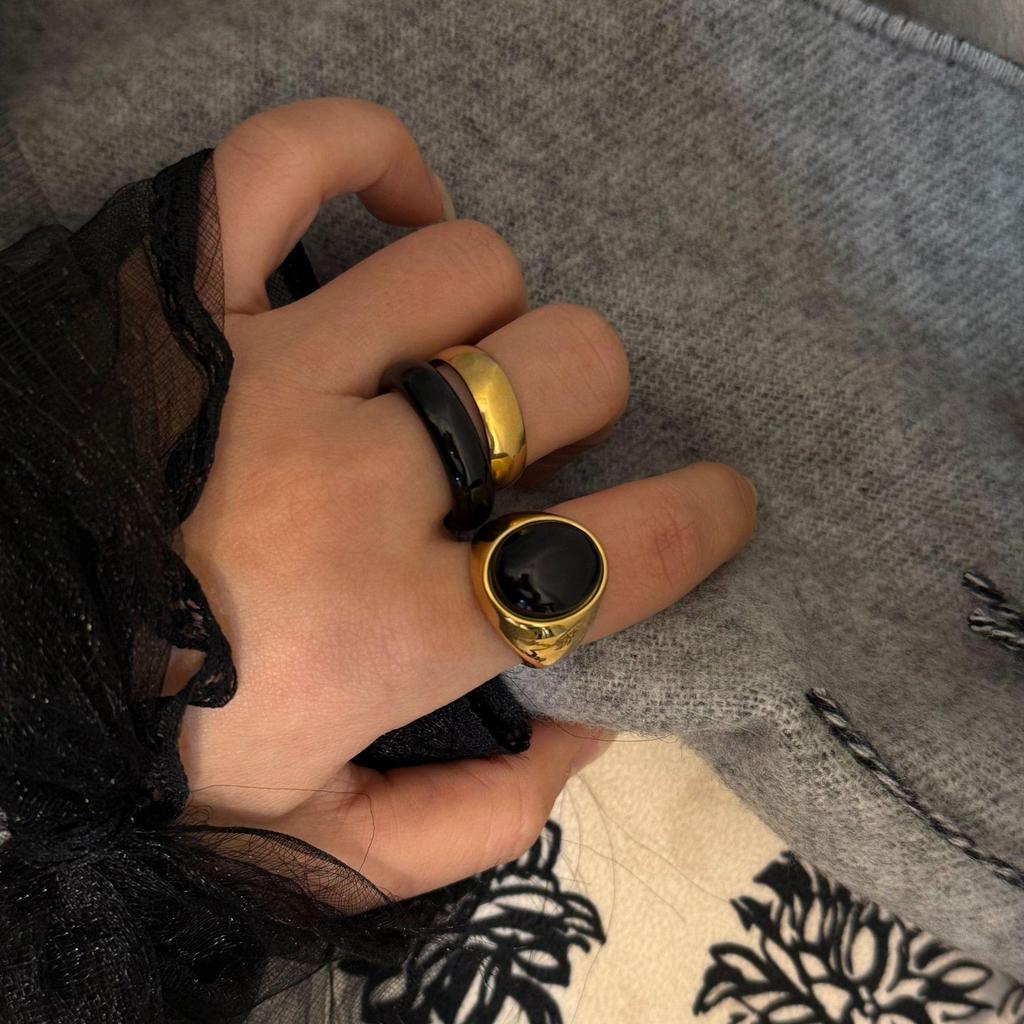 Titanium Steel Oval Agate Stone Gold Ring - Women's Niche Fashion Accessory