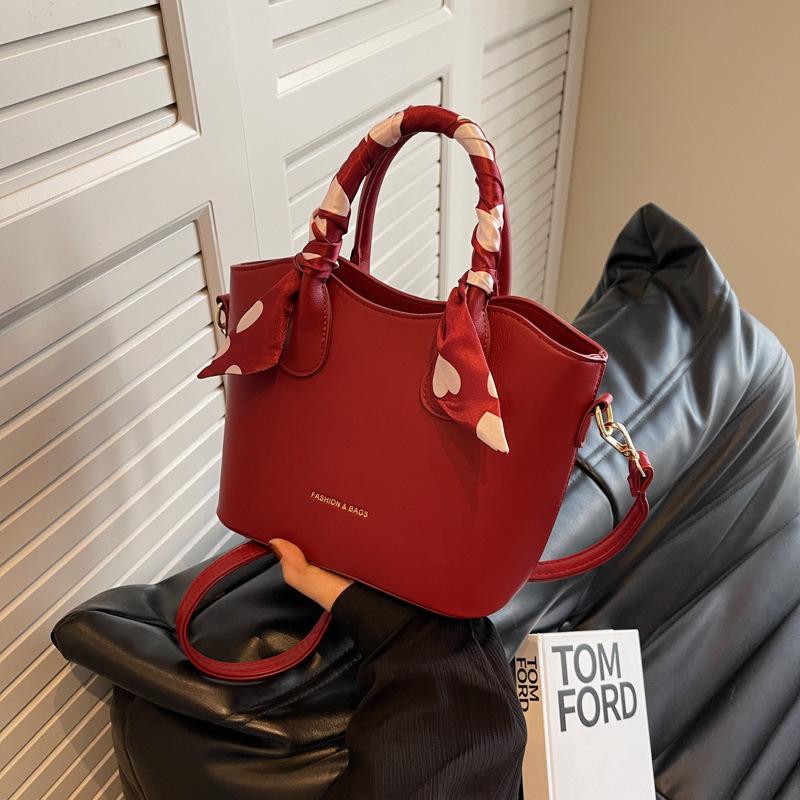 

Luxury Red Bridal Handbag - 2025 Style, High-End Everyday Crossbody for Women червоний