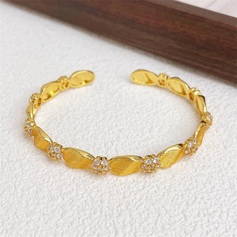 

Gold Retro Brushed Medieval Open Bracelet Luxury Wide Version High Texture Diamond Set Simple Niche Design Bracelet No specifications