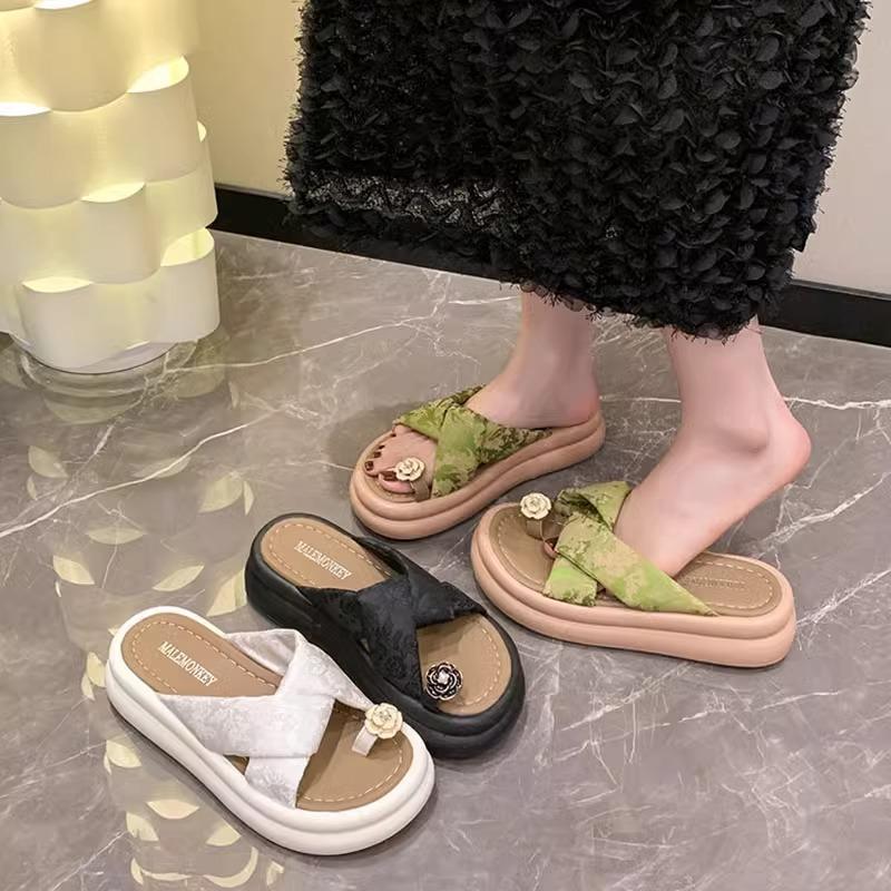 With Skirt Slippers Women's Summer Wear 2025 New French Camellia Beautiful Toe Sandals New Chinese Shoes