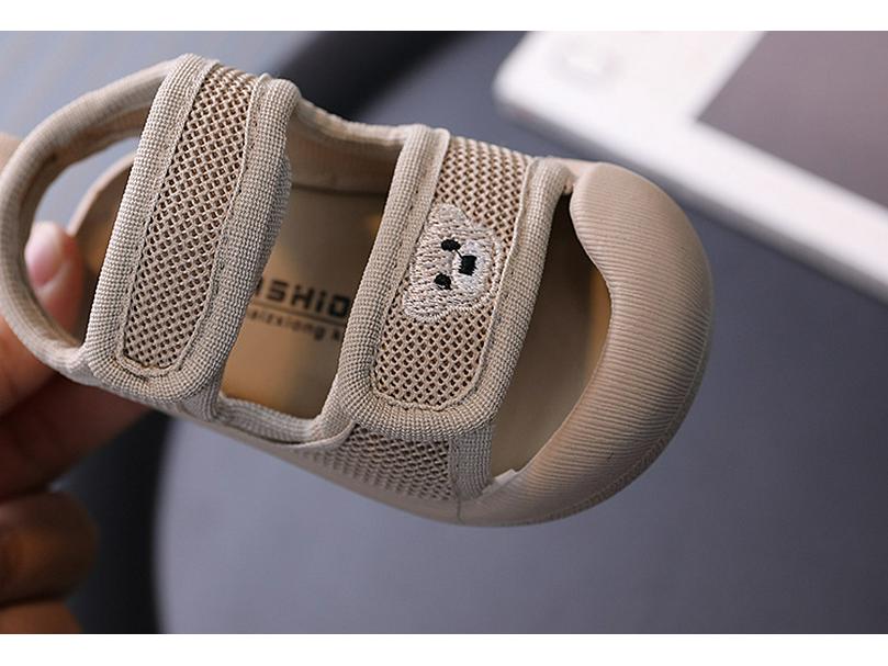 "2024 Summer Baby Sandals: Breathable Mesh, Closed Toe, Soft Sole, Non-Slip Walking Shoes for Boys and Girls" 
