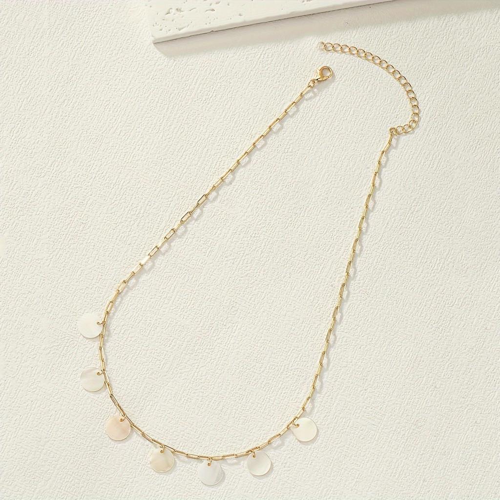 A fashionable golden yellow neck chain, silver gray disc pendant, women's student temperament fashion necklace.