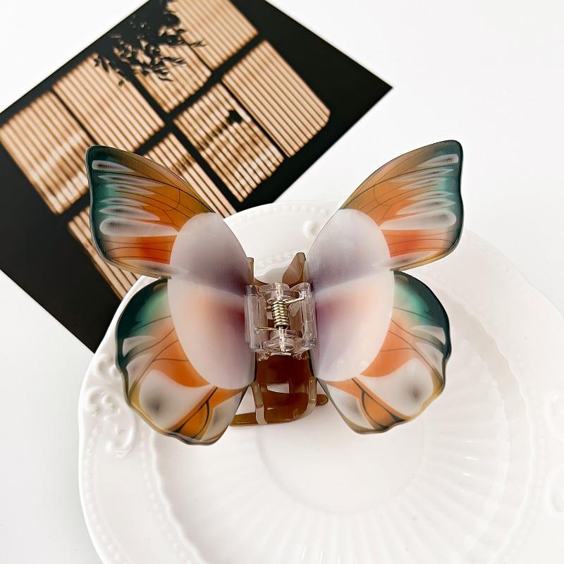 A High-end Ethereal Three-dimensional Butterfly Hair Clip and A Stylish Scratch-off Hair Accessory