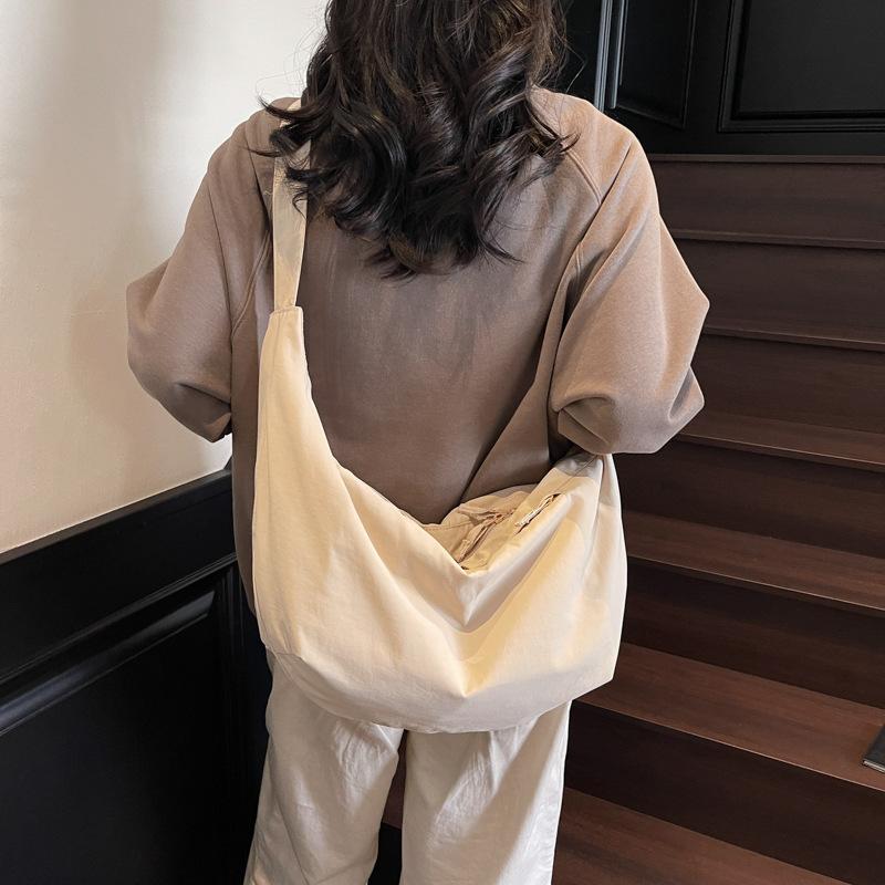 Spring new niche dumpling literary satchel ins wind Japanese Korean mailman women's shoulder messenger bag