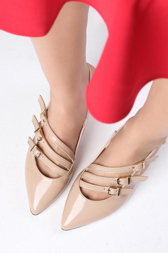 Naomi Damenschuhe aus rotem Lackleder mit offenem Rückenband und detailliertem Kurzabsatz