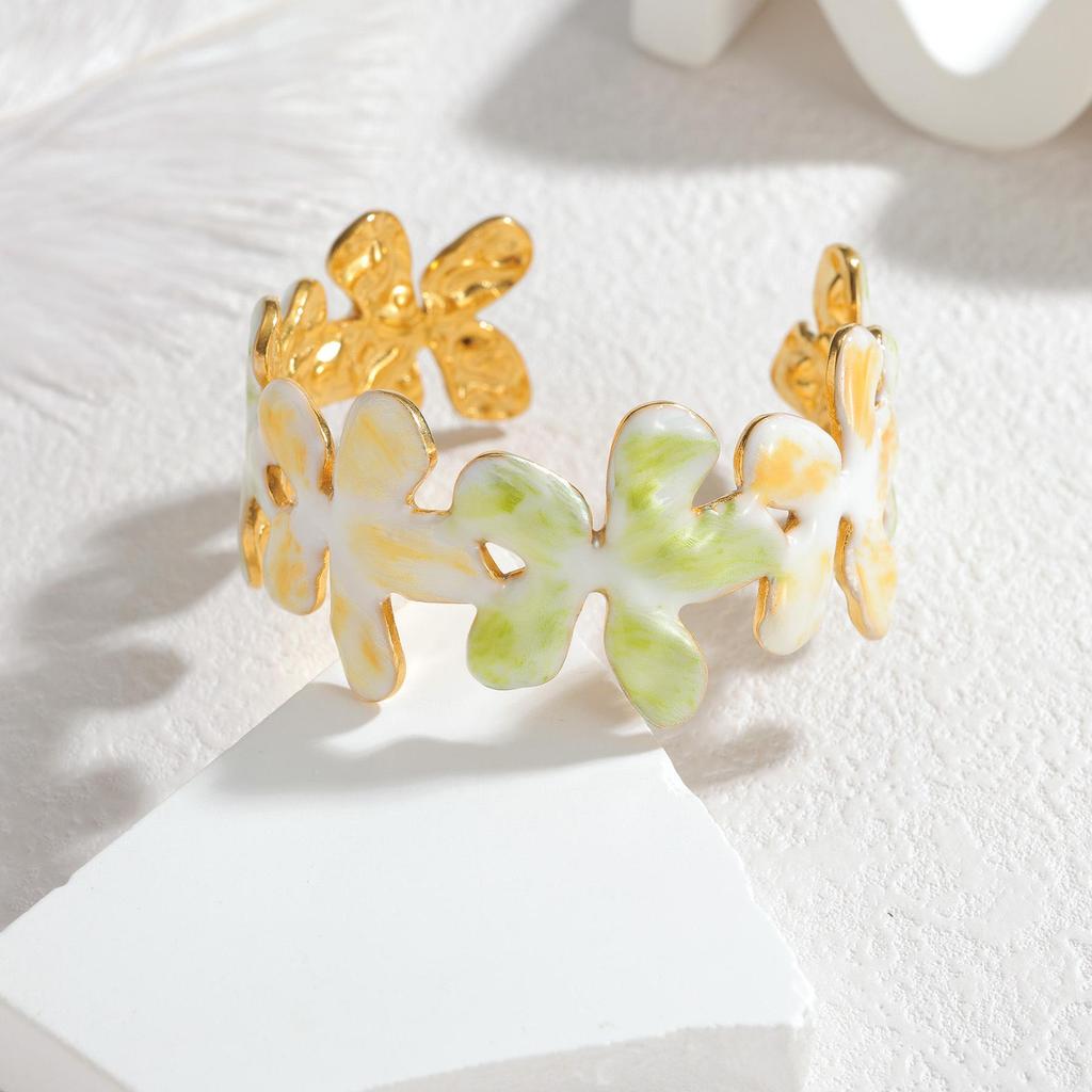 Bracciale Aperto Fiori Freschi Europeo & Americano: Bracciale in Acciaio Inossidabile di Lusso Leggero