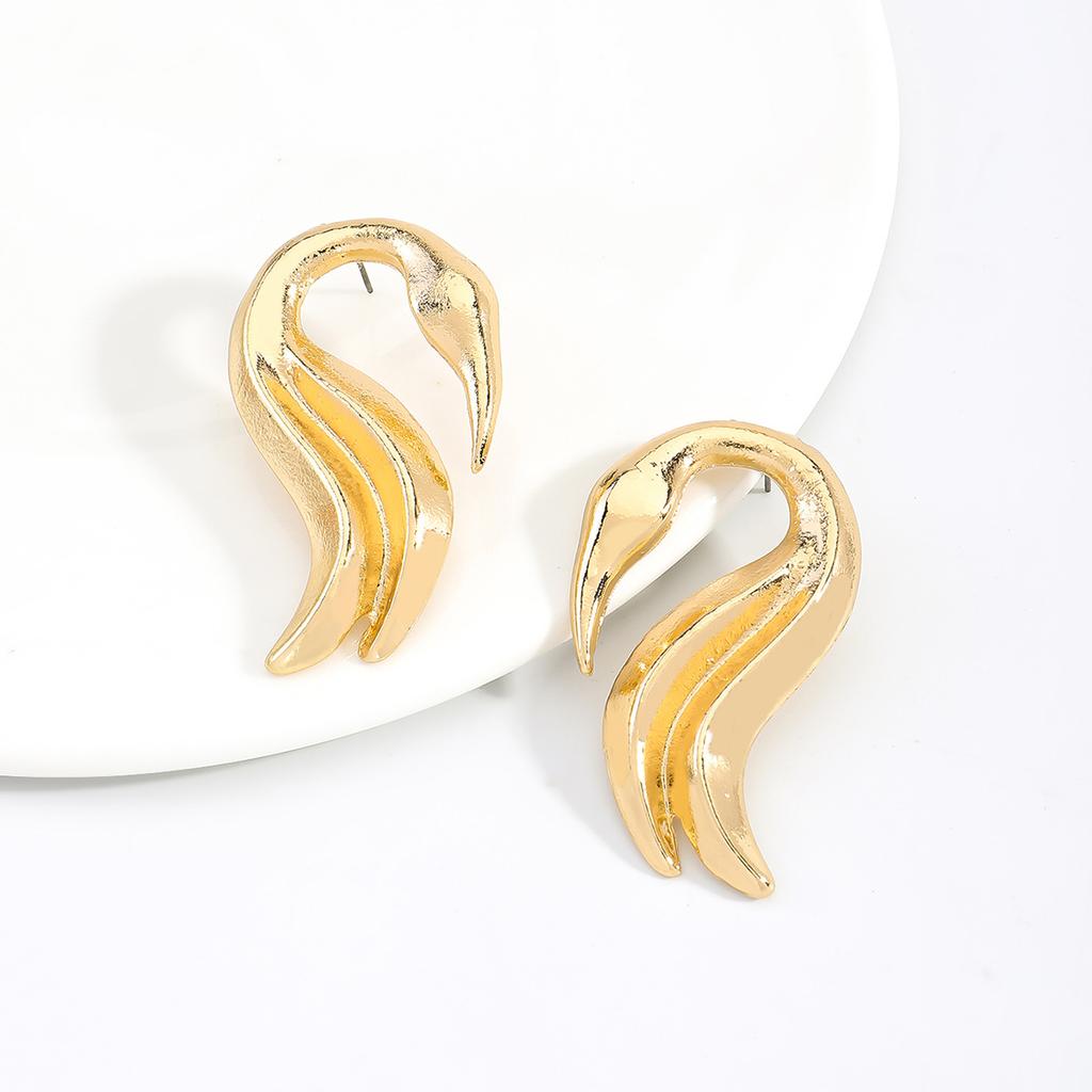 New Swan Shape Light Luxury Earrings Temperament Glossy Earrings Personality High Sense Fashion Stud Earrings