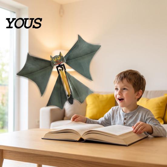 Cute Animal Toys 2Pcs Wind Up Flying Bat for Halloween Party Pranks, Realistic Magic Props Fun Accessories with Wings, Creative Interactive