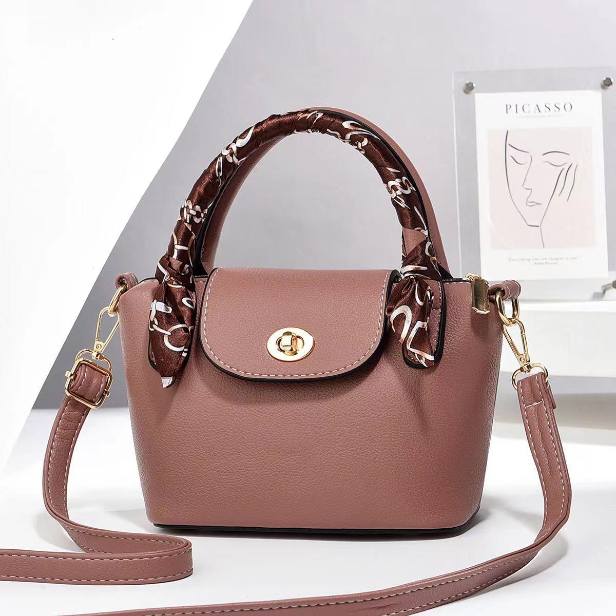 

Bag for Women 2025 New Niche Fashion Scarf Handbag Versatile Soft Leather Shoulder Crossbody Bag Simple Style Small Square Bag 19x10x15cm