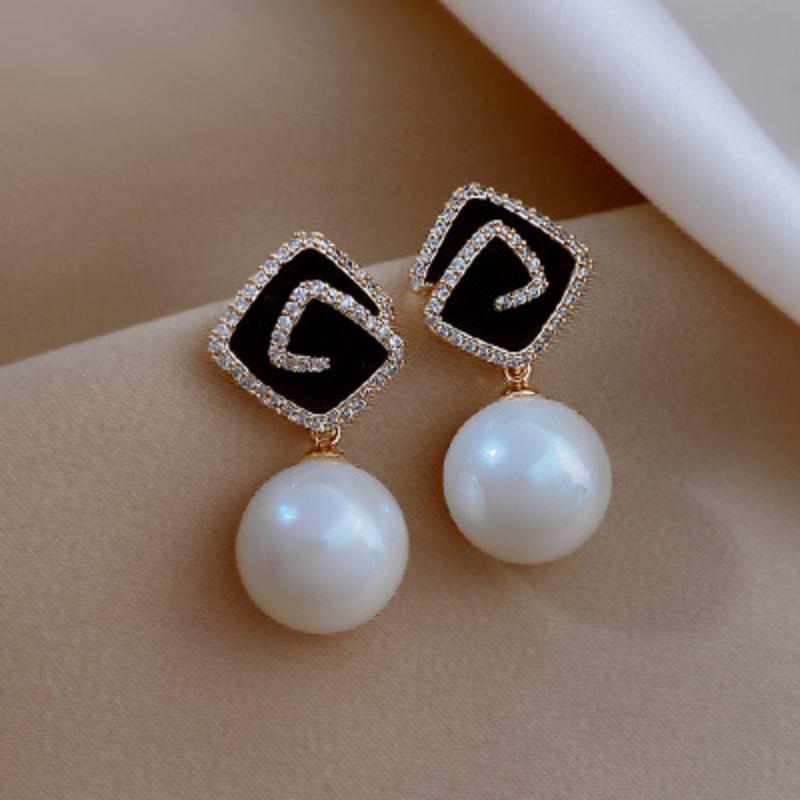 Inlaid Rhinestone Pearl Stud Earrings Women Personality Fashion Unique Design Earrings Wedding Jewelry Birthday Gift