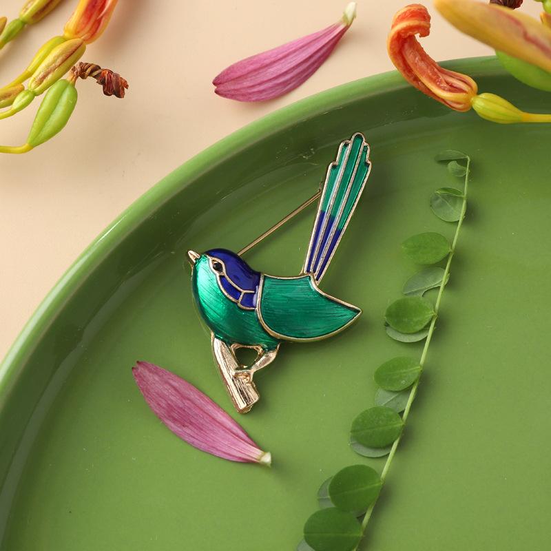 Vintage Enamel Flower Bird Brooches For Women Men Fashin High Qulaity Metal Design Clothing Coat Pins Party Wedding Jewelry