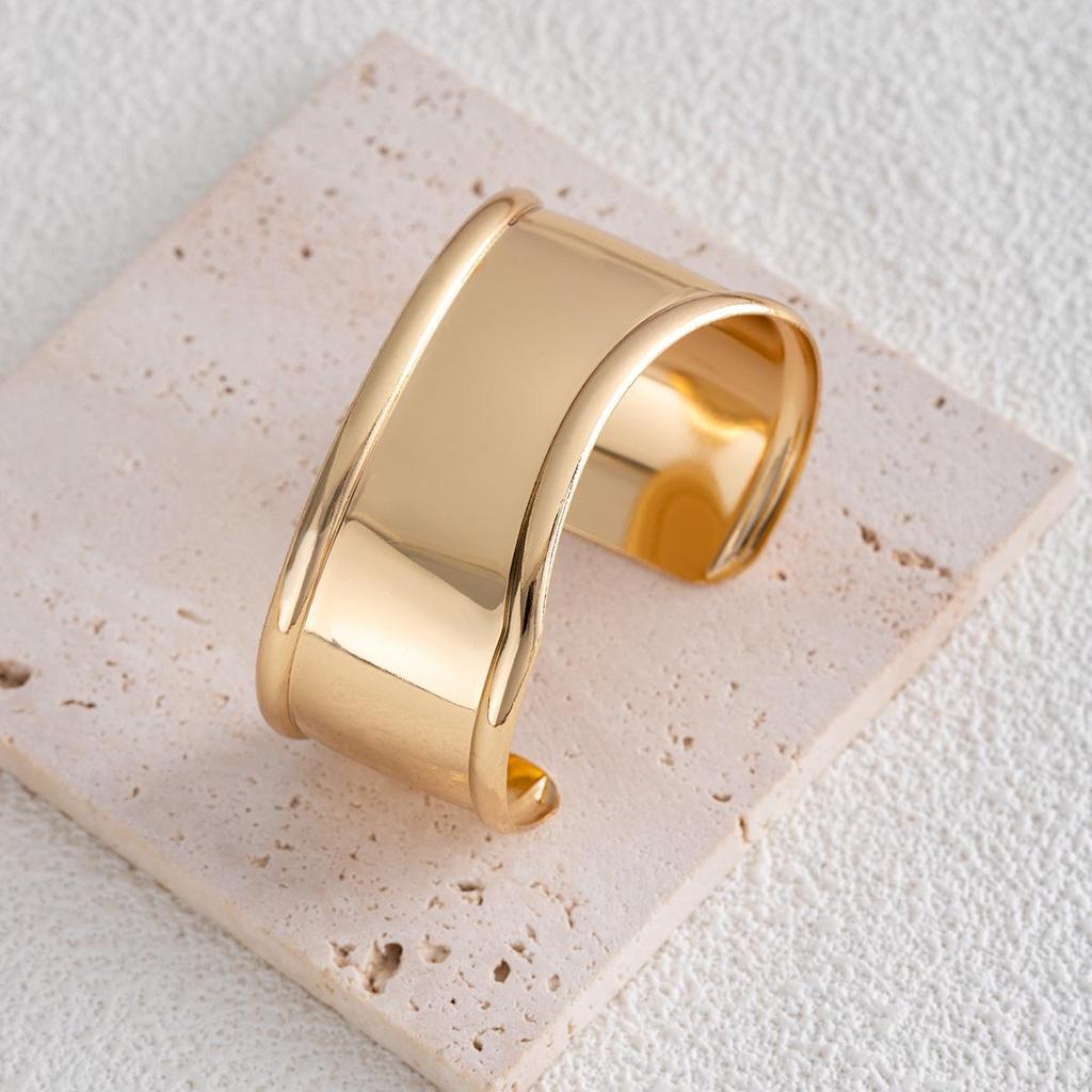 European Classical Gold Wide Cuff Bracelet: Personalized, Exaggerated, High-End Hollow Design for Women