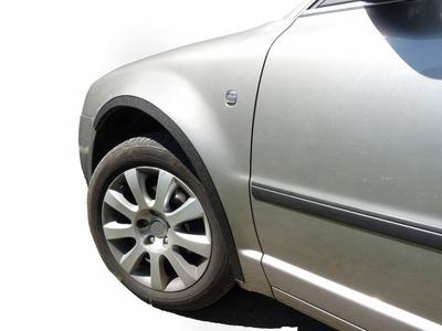 Okładziny łukowe (4 szt., czarne) Plastik ABS dla Skoda Superb 2001-2009