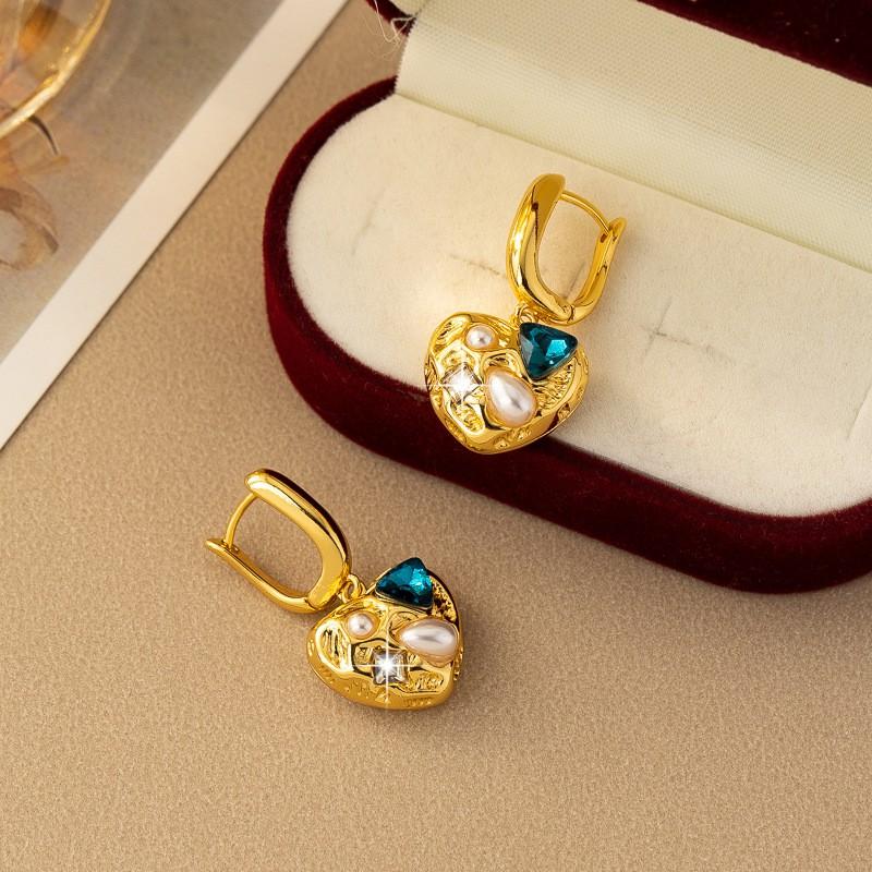 Elegant Heart Stud Earrings With Zircon Accents Irregular Green Design Lightweight Luxury Ear Jewelry Women