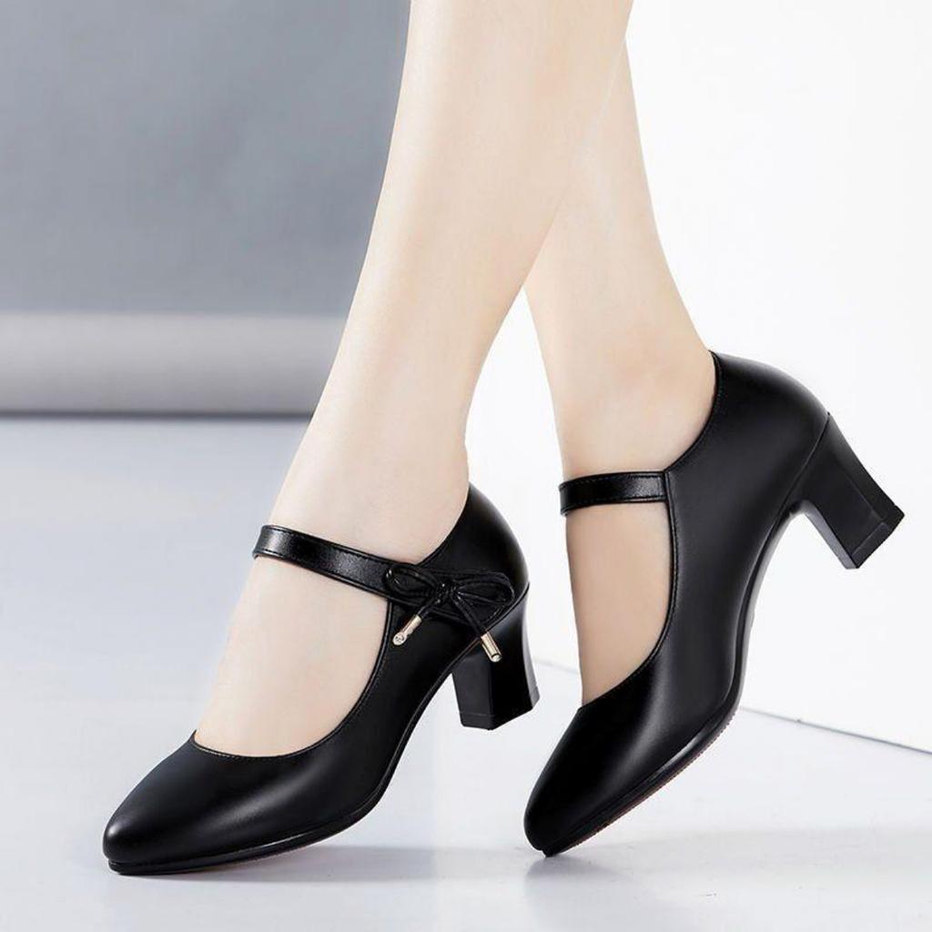 Modern Fashion Woman's Shoes with Soft Rubber Sole One Button Design Comfortable Small Leather Work Shoes for Summer