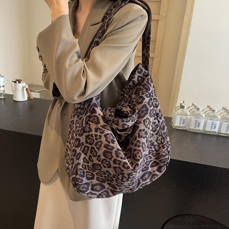 2025 New Large Capacity Lazy Leopard Print Large Shoulder Bag Ins Relaxation Casual Fashion Practical Canvas Bag Women