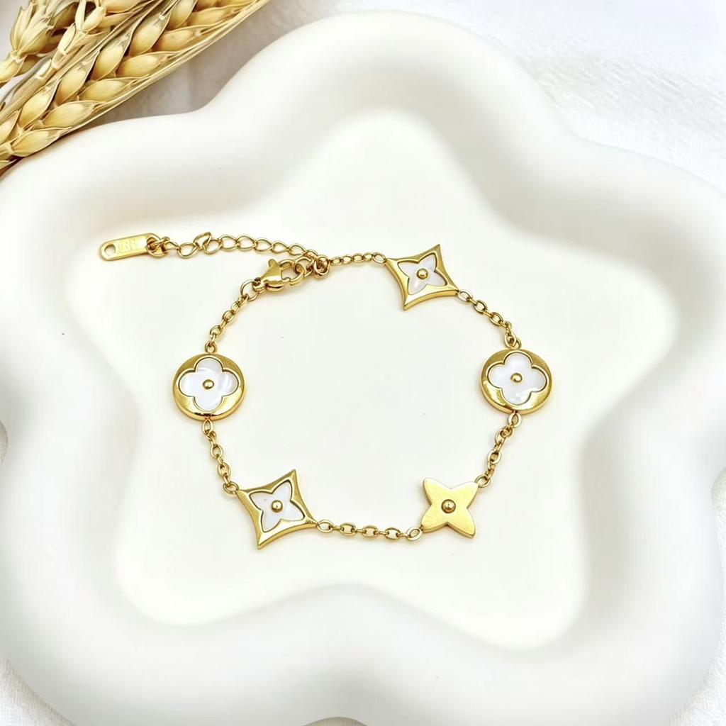Four-Leaf Clover Gold Plated Stainless Steel Bracelet - Shell Design