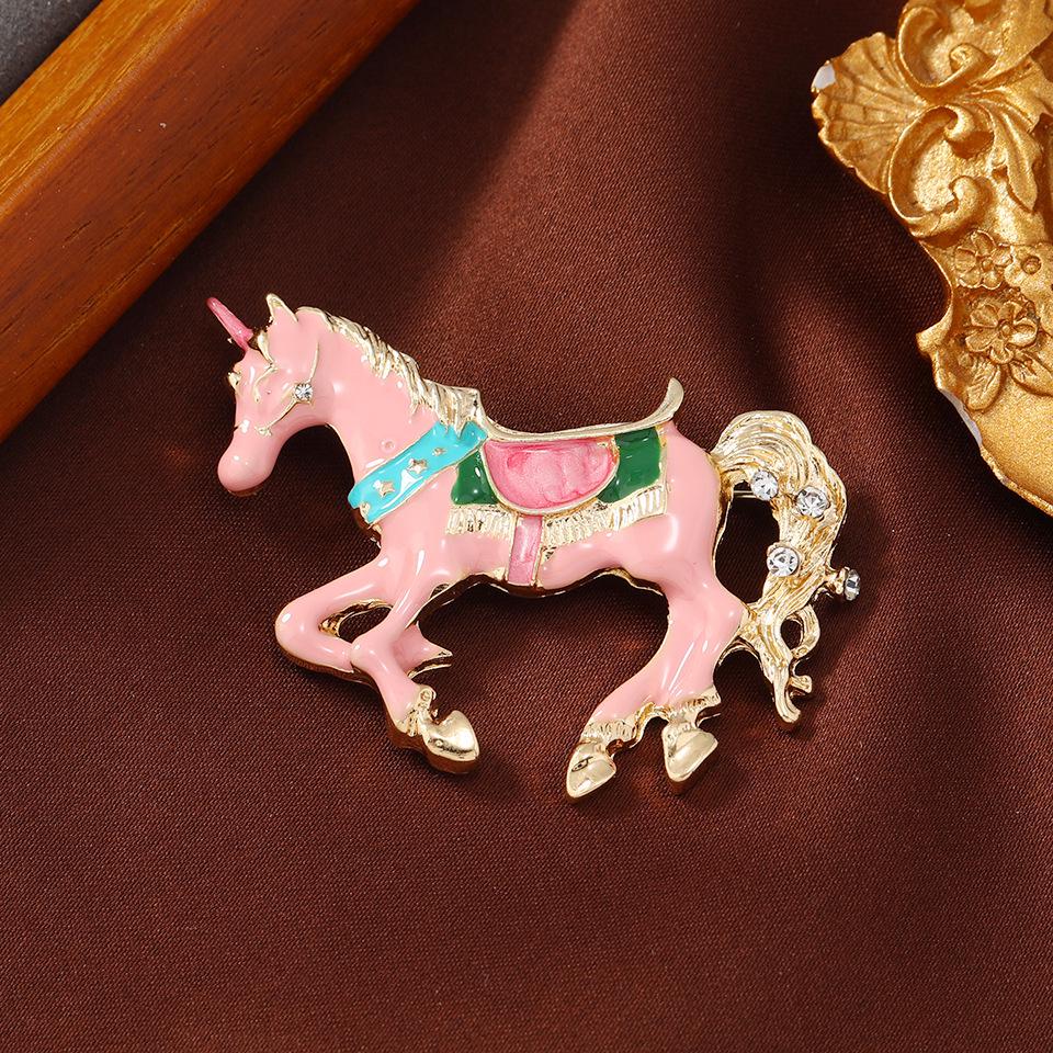 Retro Zodiac Galloping Horse Brooch: Three-Color Enamel Pin Accessory for Men