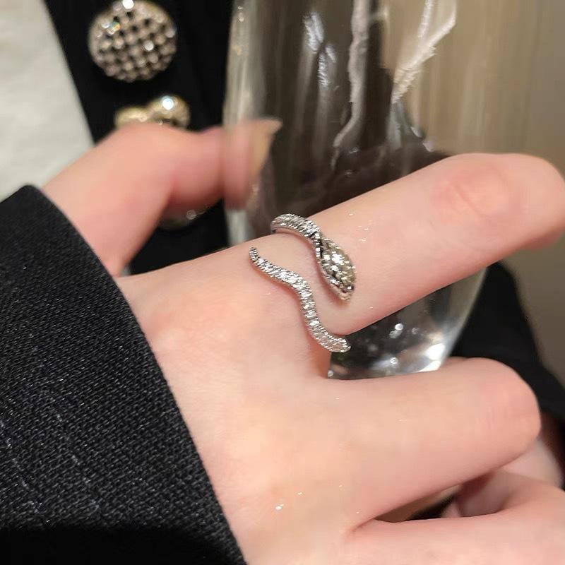 Female Personality Serpentine Mouth Cold Wind Versatile Ring