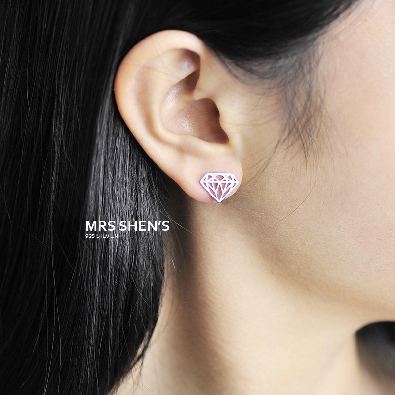 Mrs. Yu Sterling Silver Needle Diamond Cutout Geometric Stud Earrings