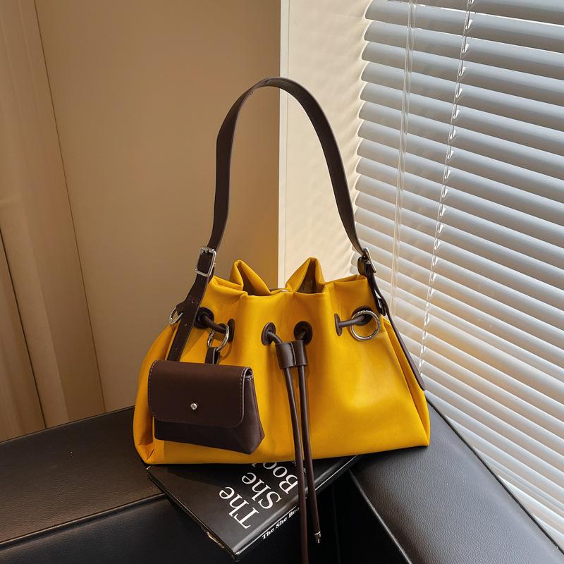 Trendy Large Capacity Commuting Tote Bags for Women Bucket Bag Casual Simple Crossbody Bag for Women Designer Bags