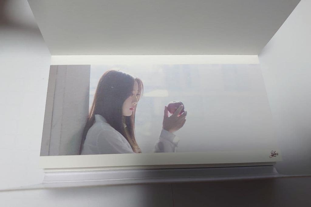 [USED] LOONA Girl of the Month Deep Learning Group Yeojin Autographed MD