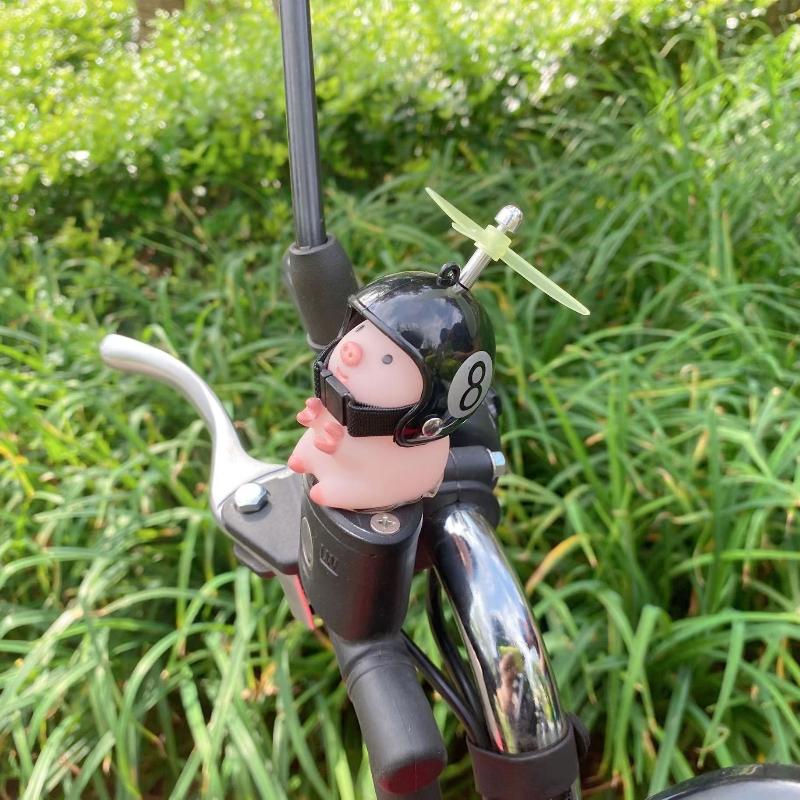 Wind Broken Car Cute Little Pink Pig With Helmet Propeller Wind-Breaking Duck Road Bike Motor Helmet Riding Cycling Car Decor
